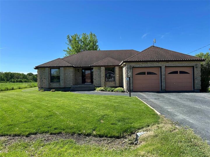 Property Photo: 56 Louise Street MB R0E 1P0