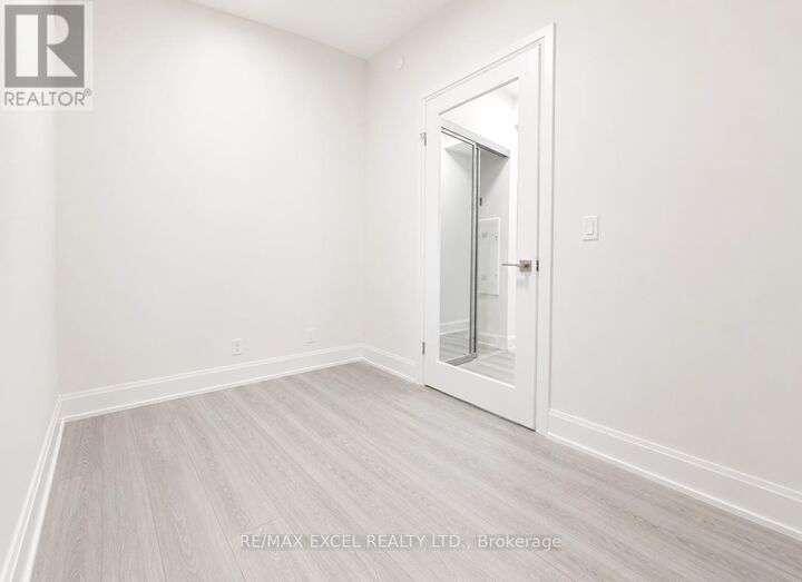 Property Photo:  8 Water Walk Drive 611  ON L3R 6L4 