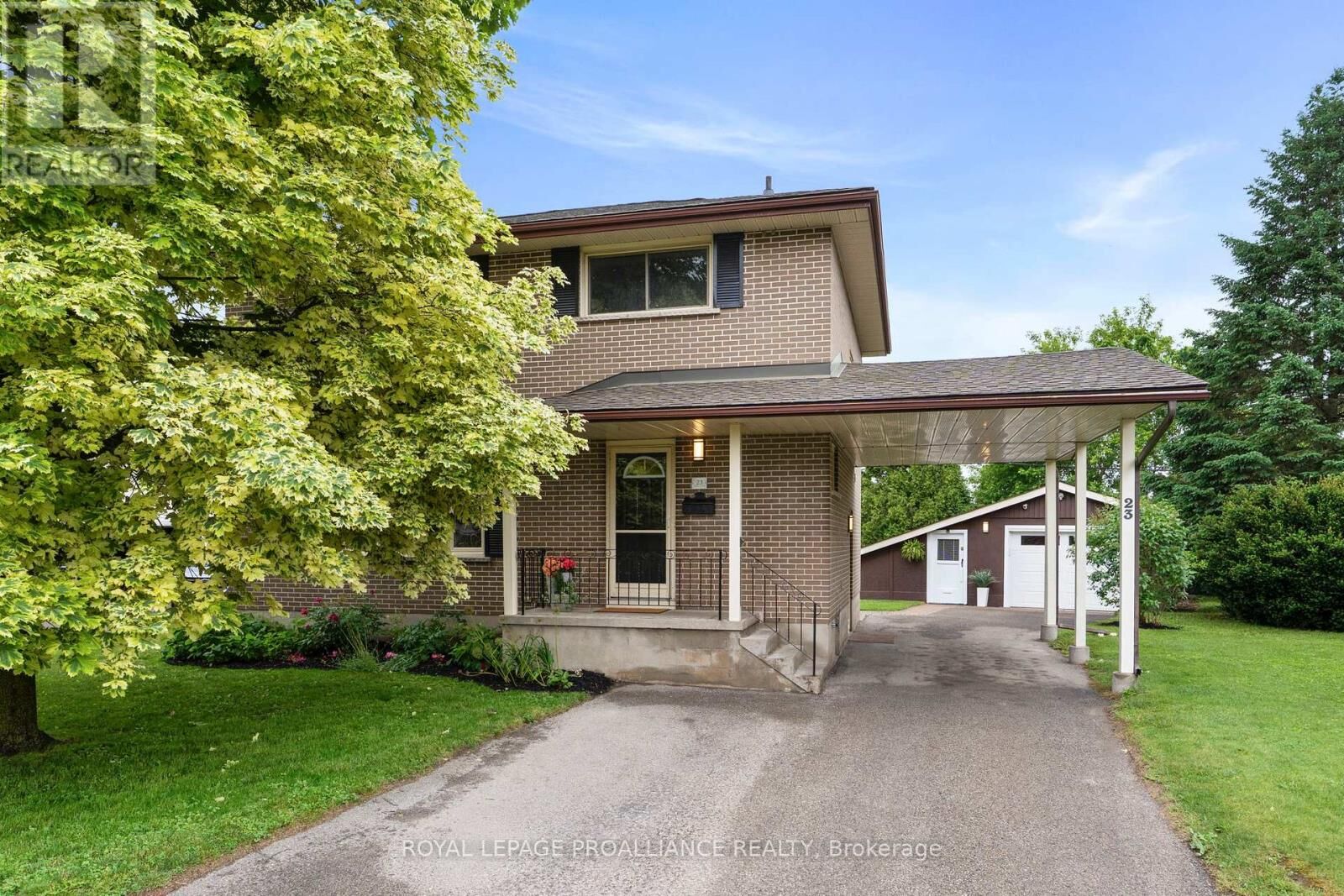 Property Photo: 23 Stanley Crescent ON K6V 2S9
