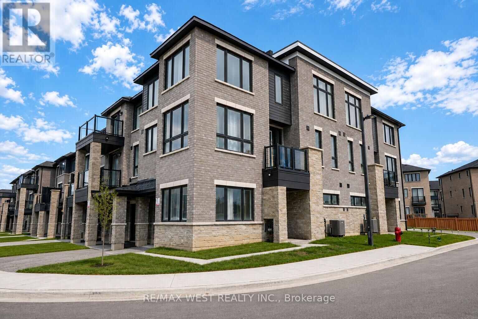 Property Photo:  34 Spry Lane  ON L4N 0H7 