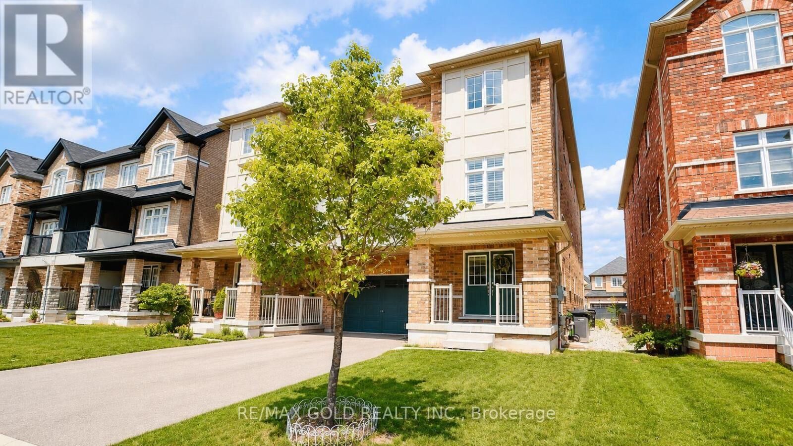 Property Photo:  5 Lowes Hill Circle  ON L7C 4H4 