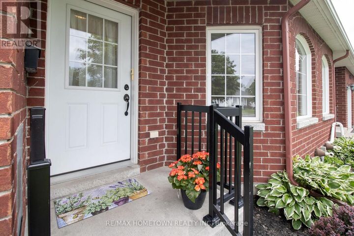 Property Photo: 155 Steacy Gardens ON K6V 0B5