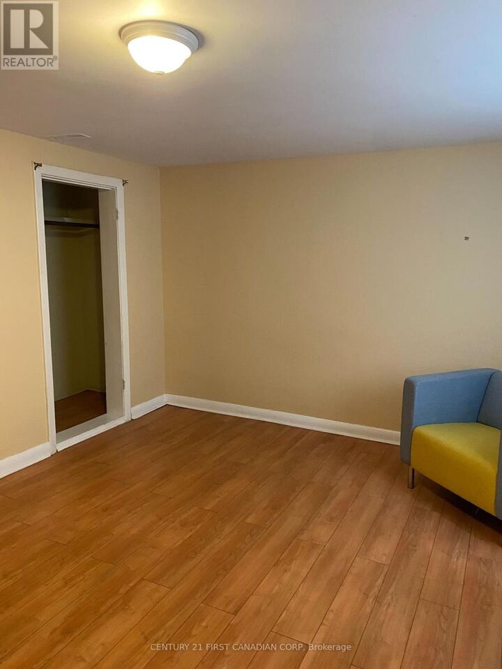 Property Photo:  270 Sarnia Road  ON N6G 1M9 