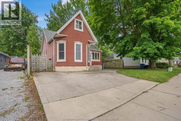 Property Photo:  194 Murray Street  ON N7M 3L3 