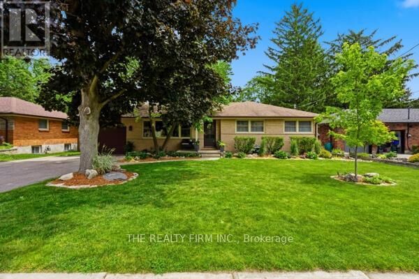 Property Photo:  473 Pinetree Drive  ON N6H 3M9 