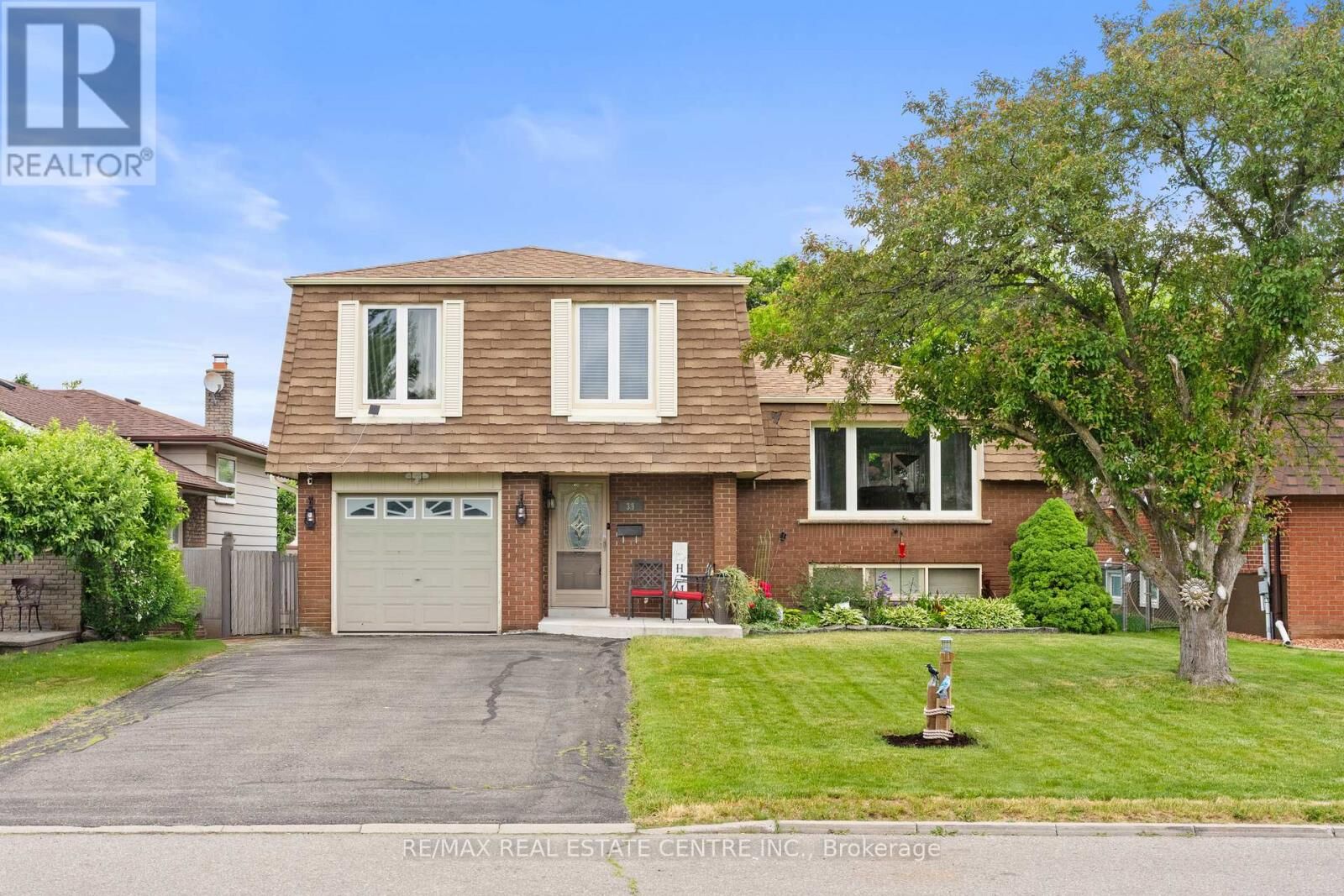 Property Photo:  39 Grassmere Crescent  ON L6S 1C9 