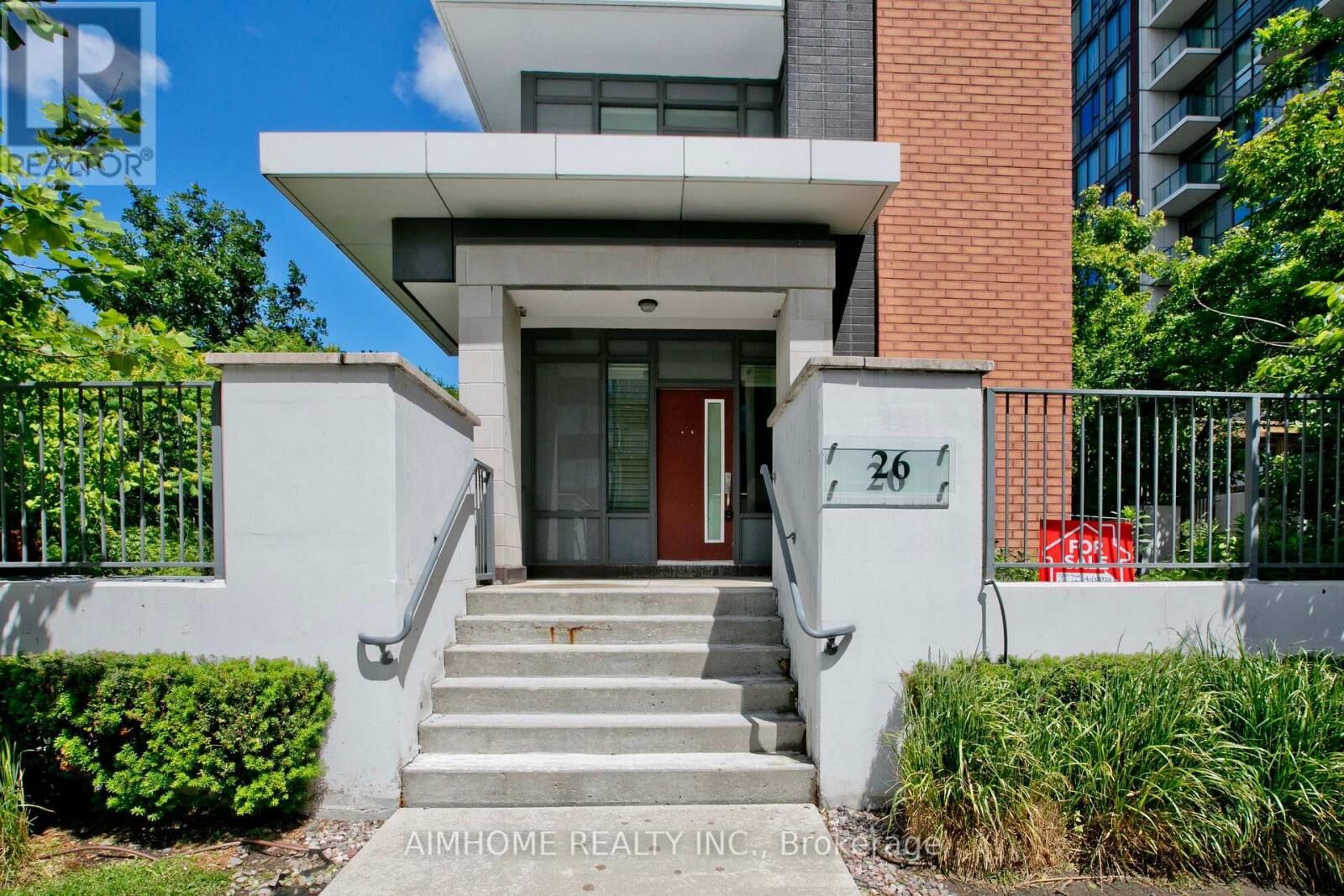 Property Photo:  26 Churchill Avenue Th120  ON M2N 0J3 