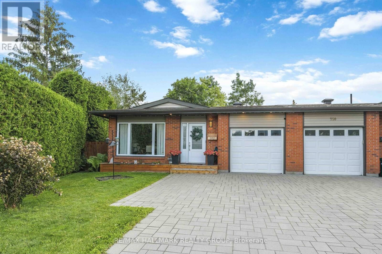 Property Photo:  352 Mockingbird Drive  ON K1E 2A7 