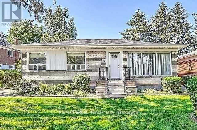 Property Photo: 43 Boothbay Crescent Main ON L3Y 1Y6