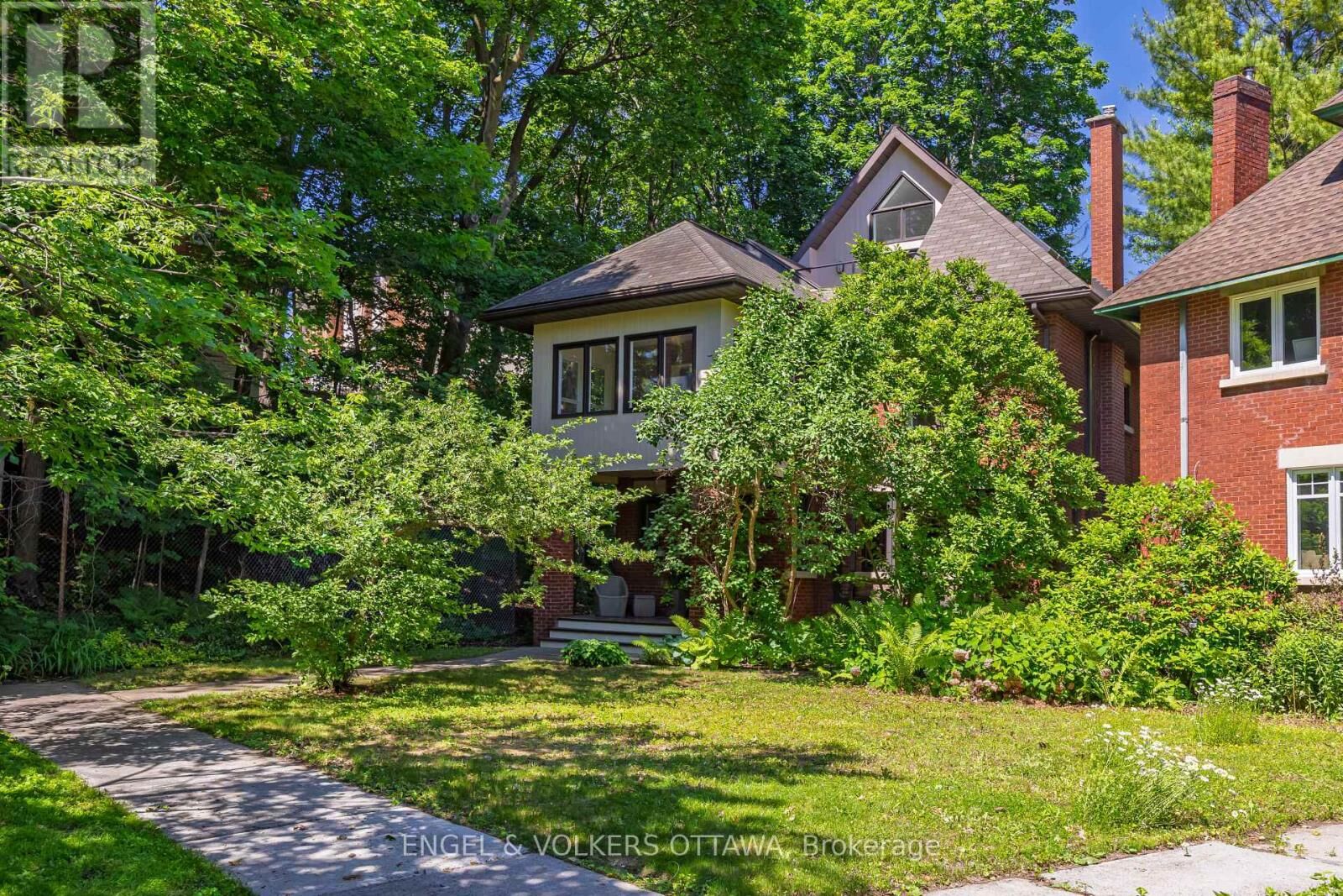 Property Photo:  516 Queen Elizabeth Drive  ON K1S 3N4 