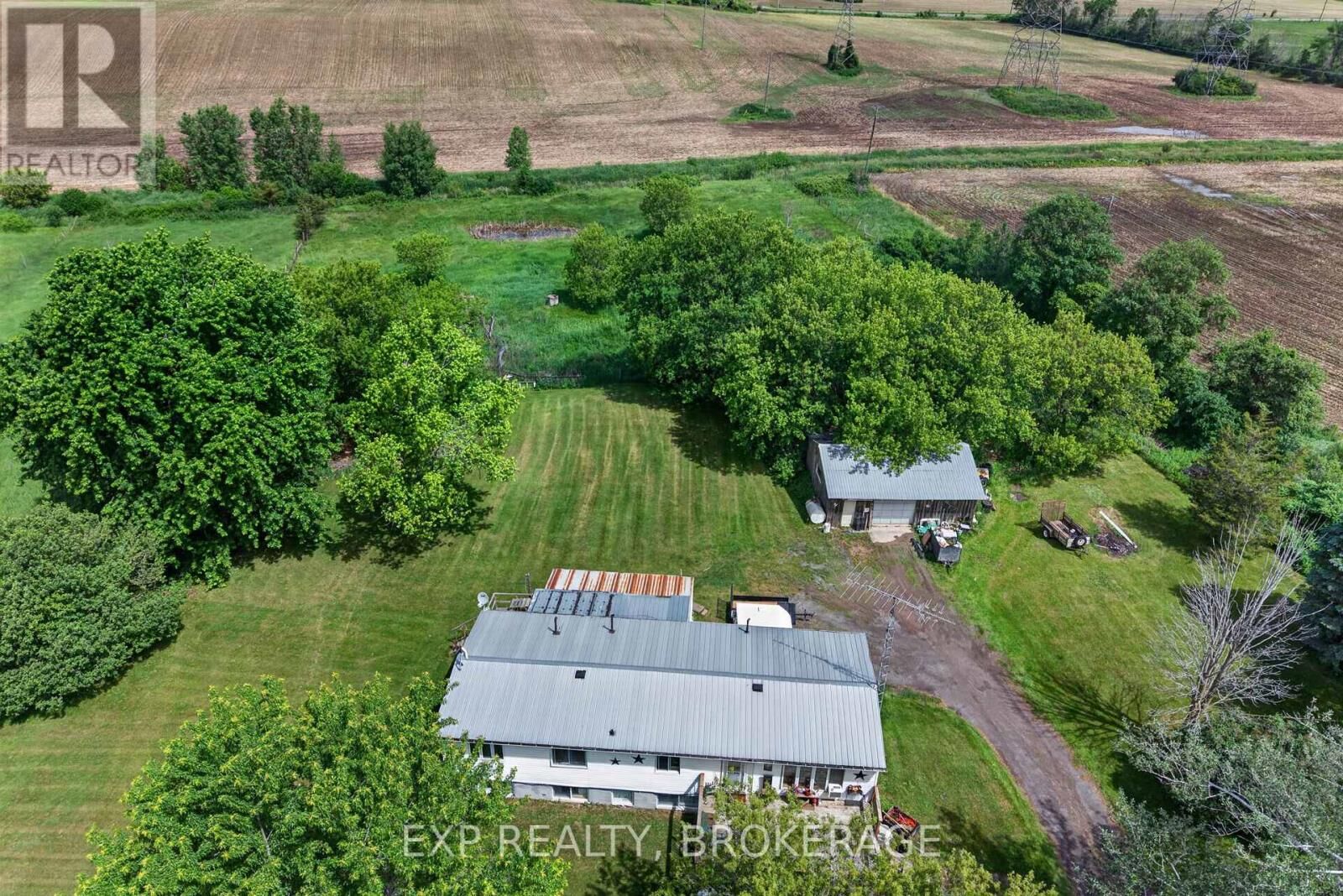 Property Photo: 241 Woodcock Street ON K7R 3L1
