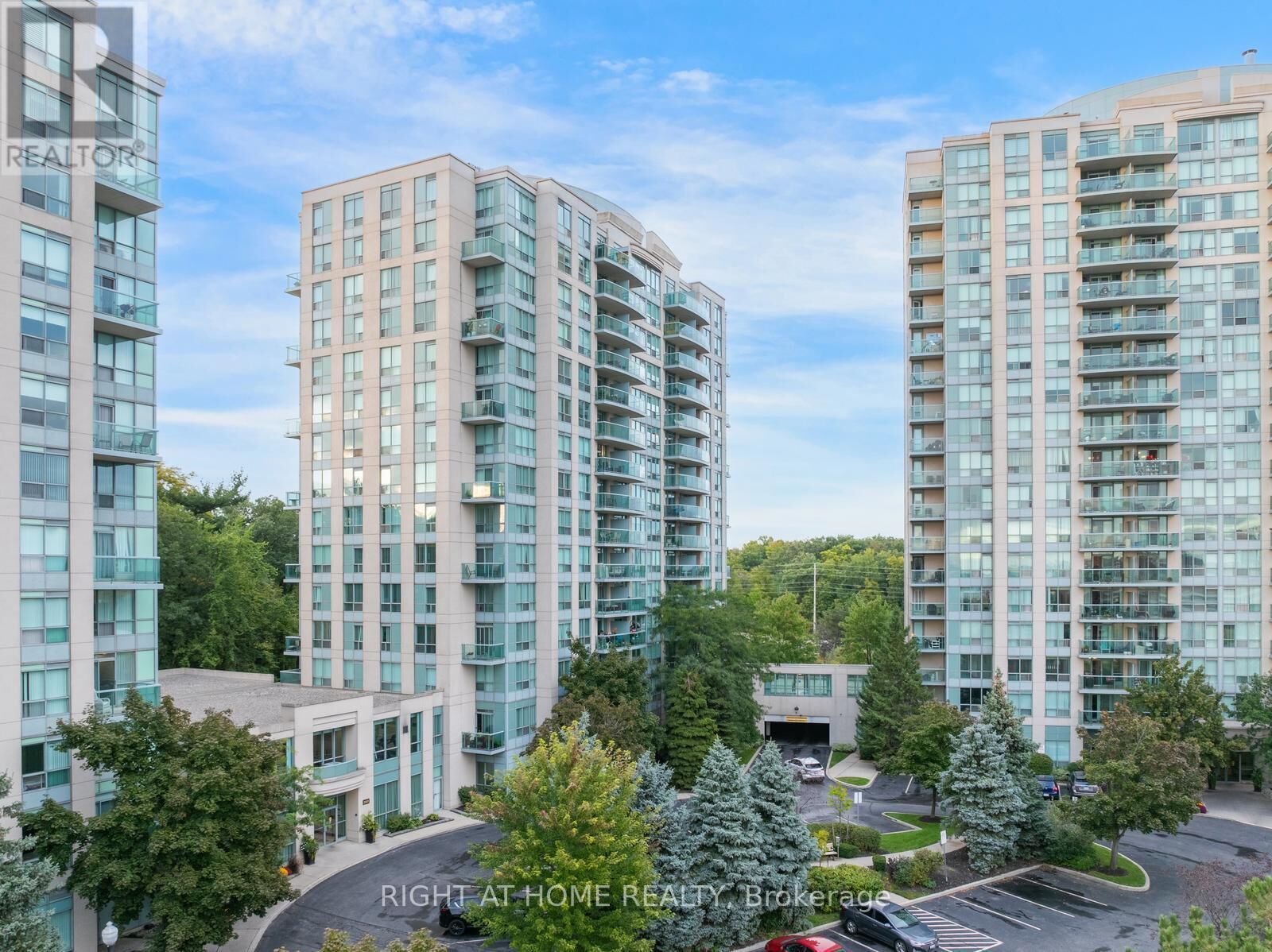 Property Photo: 2565 Erin Centre Boulevard 1509 ON L5M 6Z8