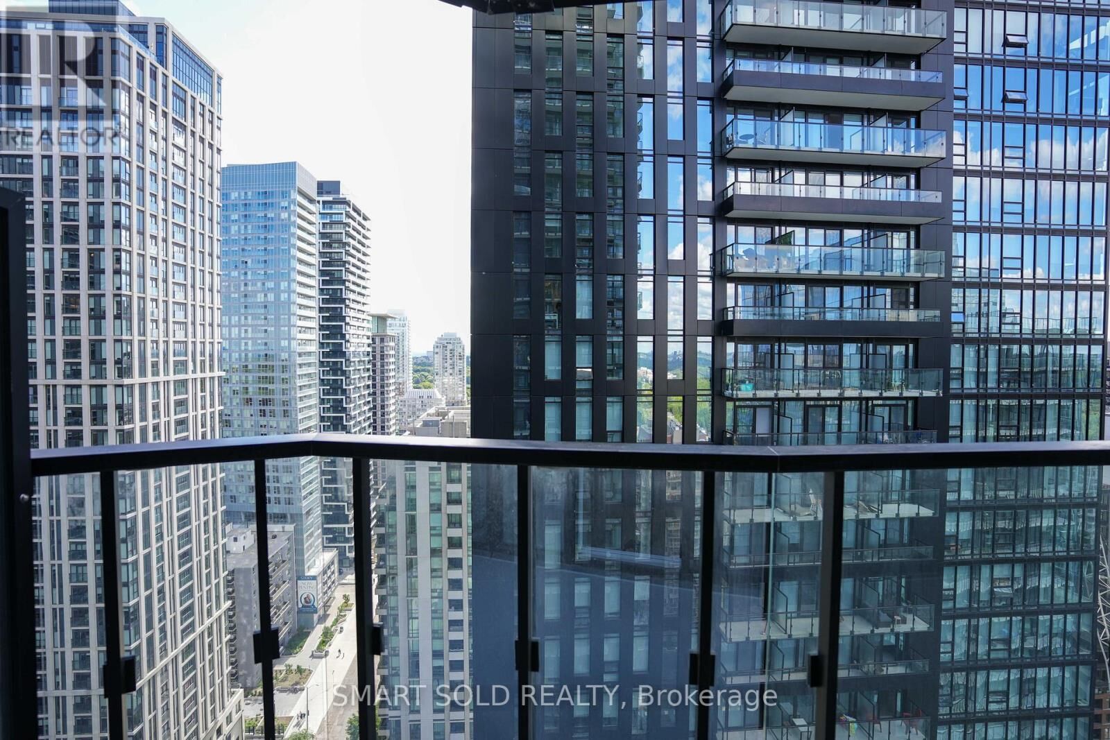 Property Photo:  110 Broadway Avenue 2504  ON M4P 1V7 