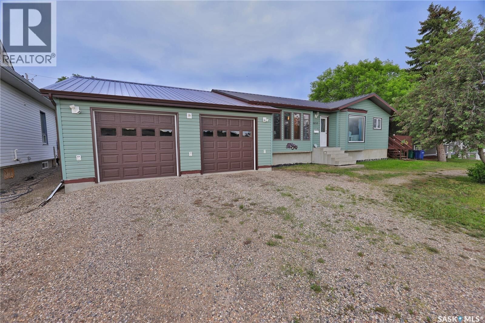 Property Photo: 1037 Oxford Street E SK S6H 7L4