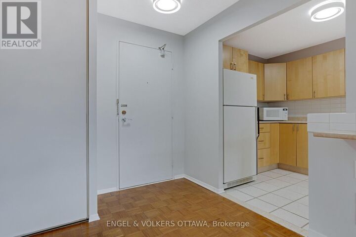 Property Photo: 665 Bathgate Drive 301 ON K1K 3Y4