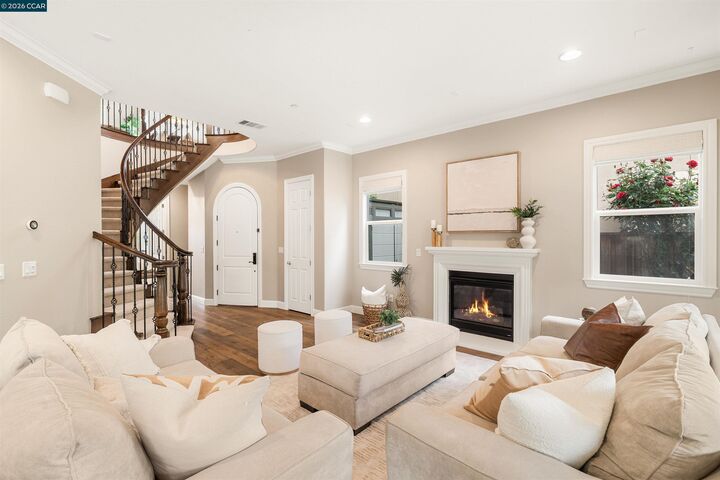 Property Photo: 504 Hyacinthus Ct CA 94582