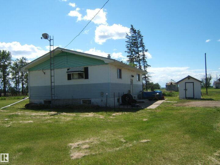 Property Photo:  163026 Twp Rd 574  AB T0B 0C0 