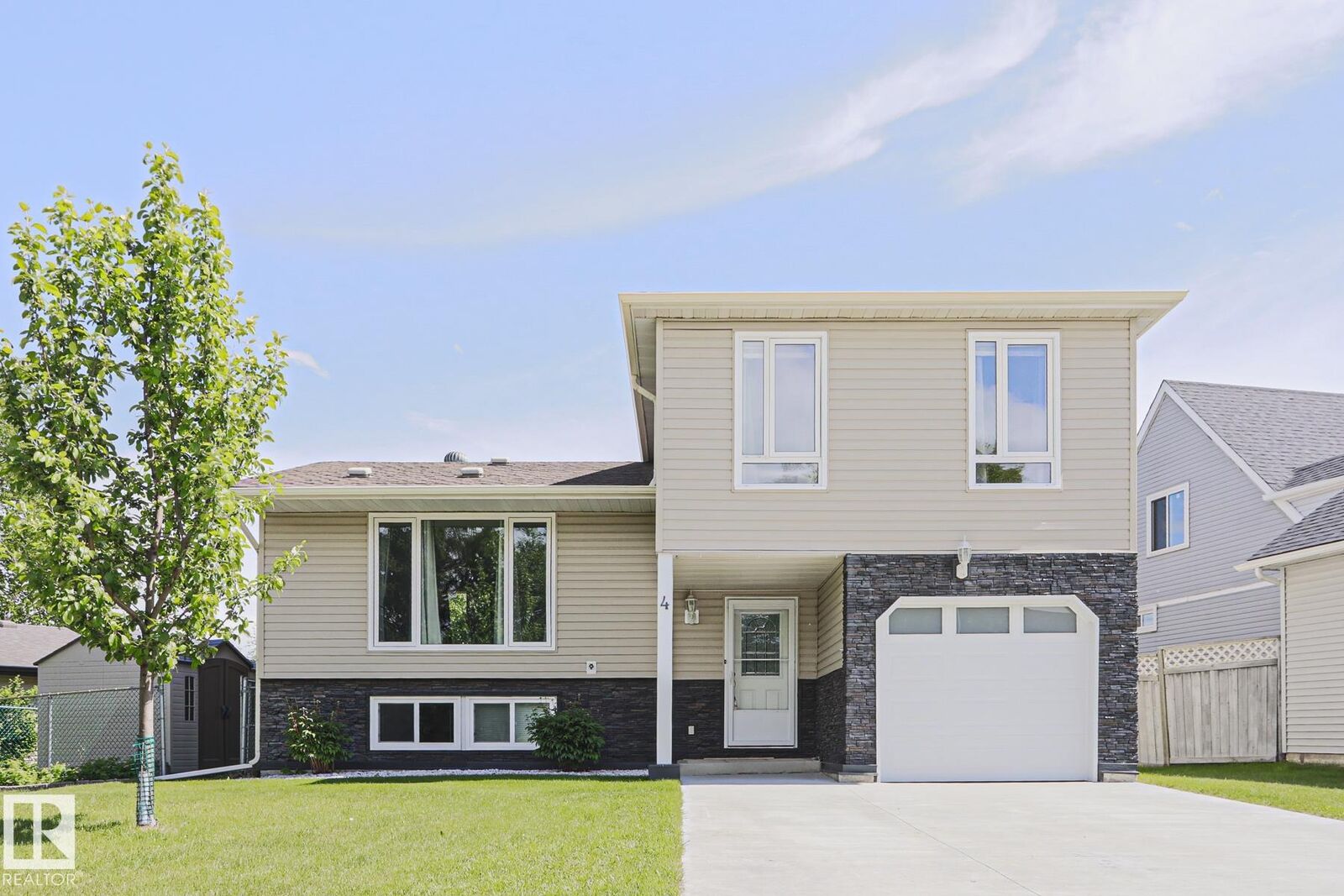 Property Photo:  4 Goebel Close  AB T7X 2A2 