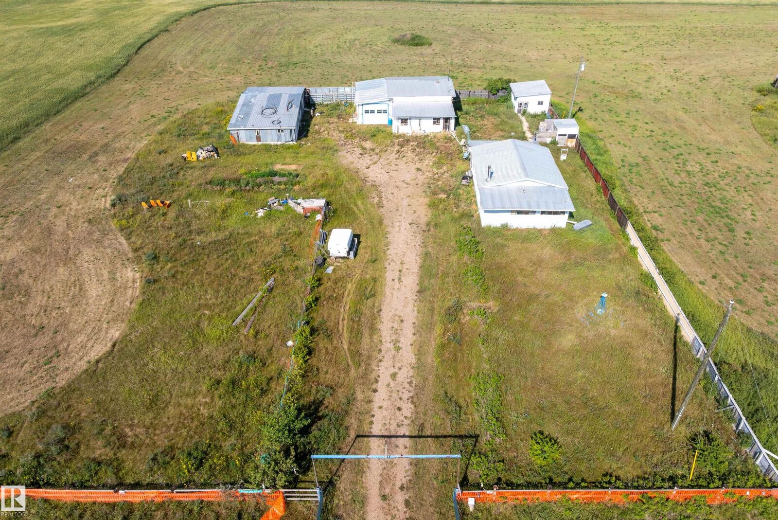 Property Photo:  534072 Range Road 85  AB T0B 3K0 