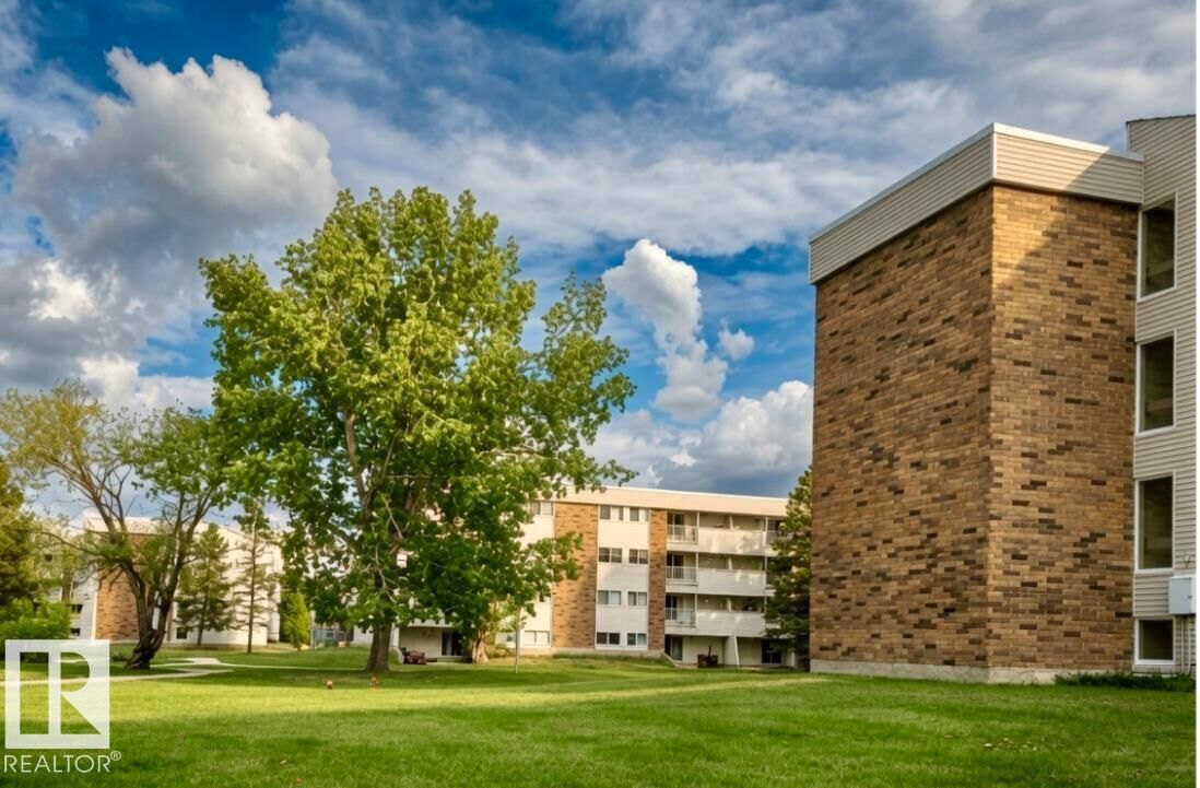 Property Photo: 11255 31 Avenue NW 31 AB T6J 3V6