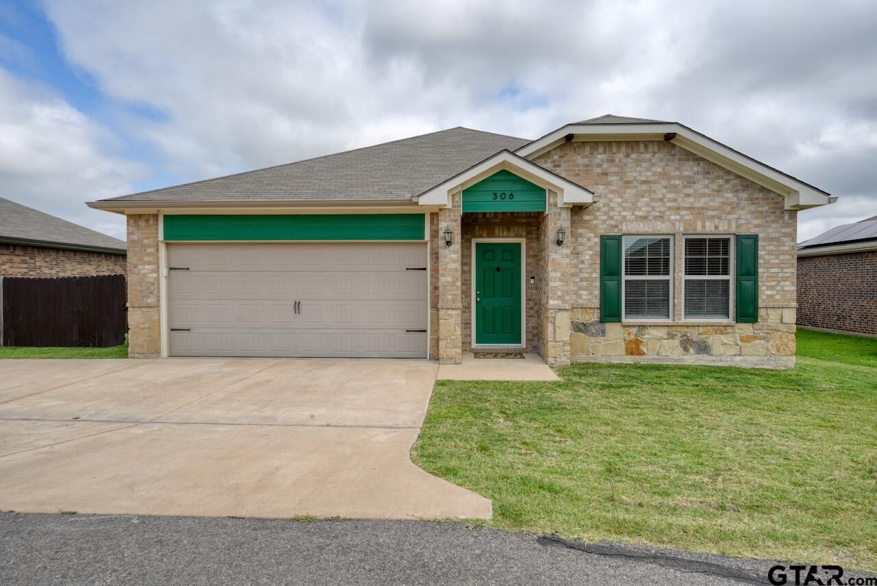 Property Photo:  306 Ruffin Road  TX 75147 