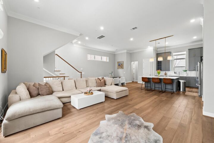 Property Photo:  118 Reinerman Street  TX 77007 