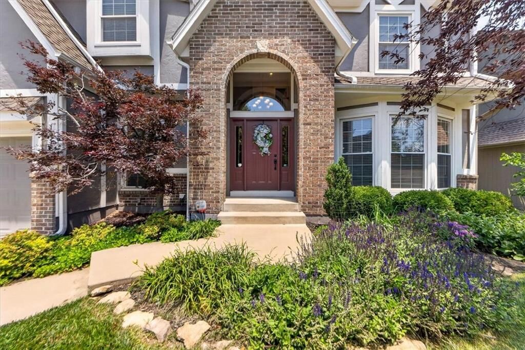 Property Photo: 13139 Kessler Street KS 66213