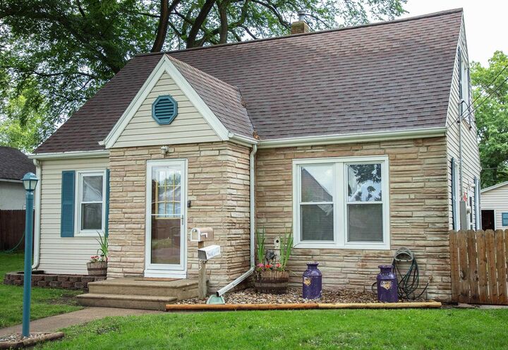 Property Photo:  523 Archer Avenue  IA 50703 