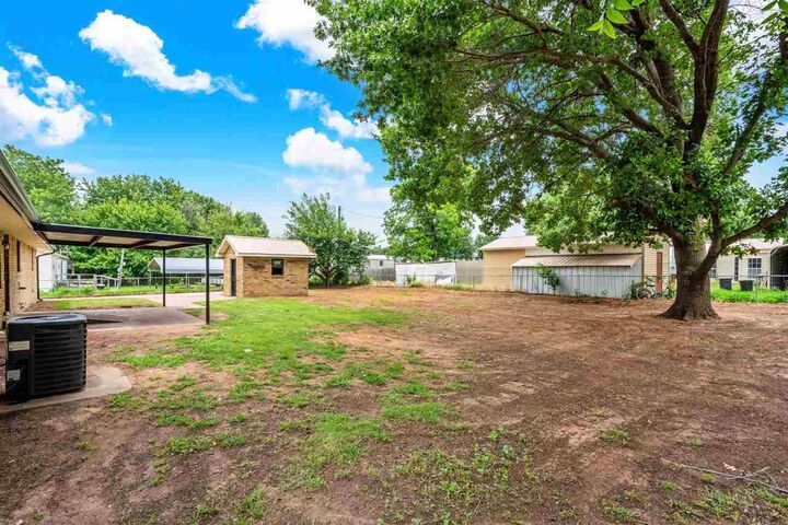 Property Photo:  403 E Shields Ave  OK 73541 