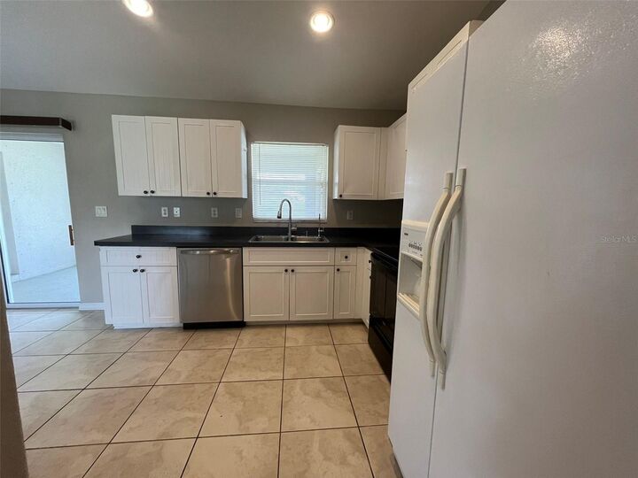 Property Photo: 3605 Caballero Avenue FL 34286