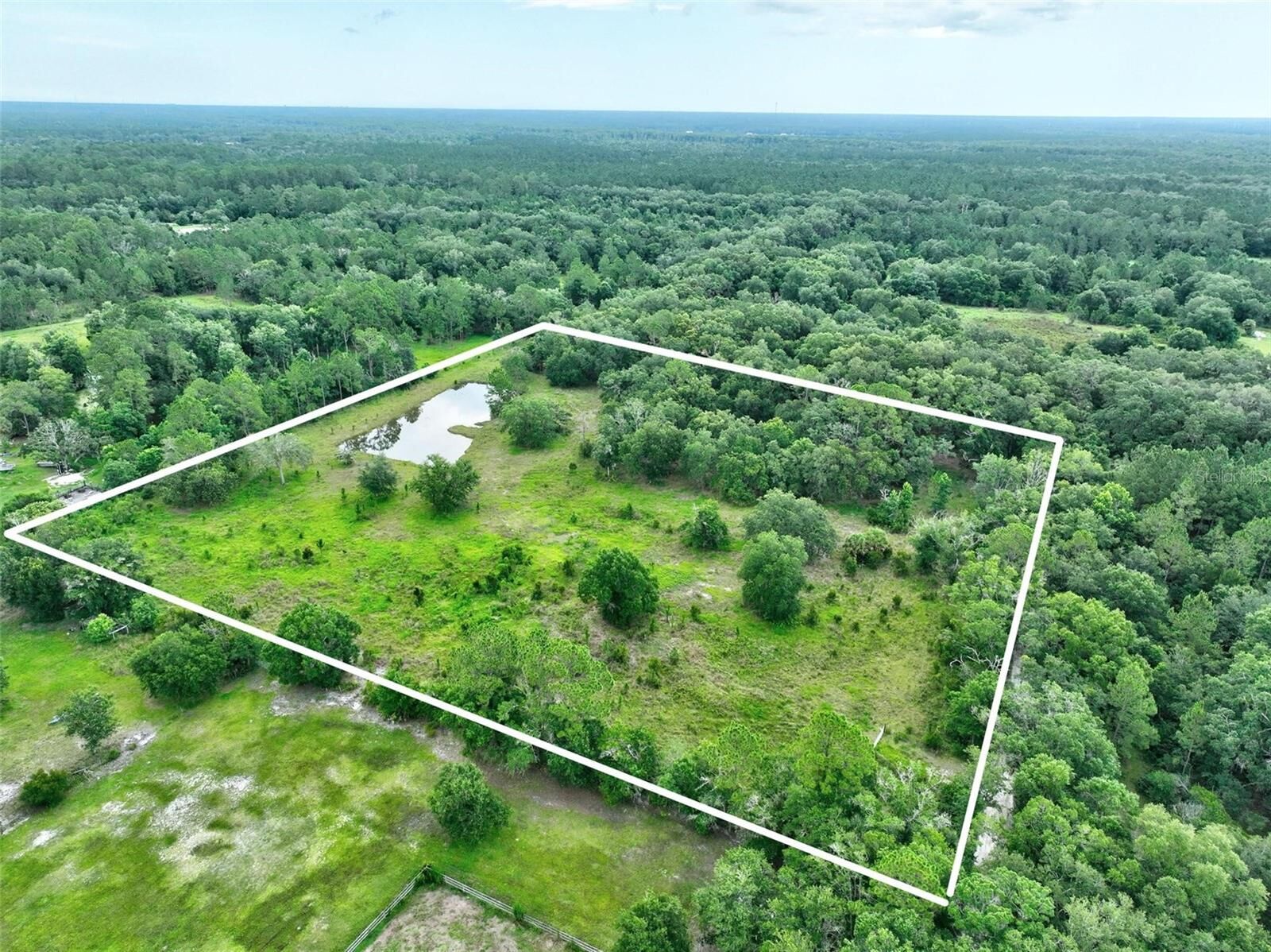 Property Photo: 2075 Country Road 75 FL 32110
