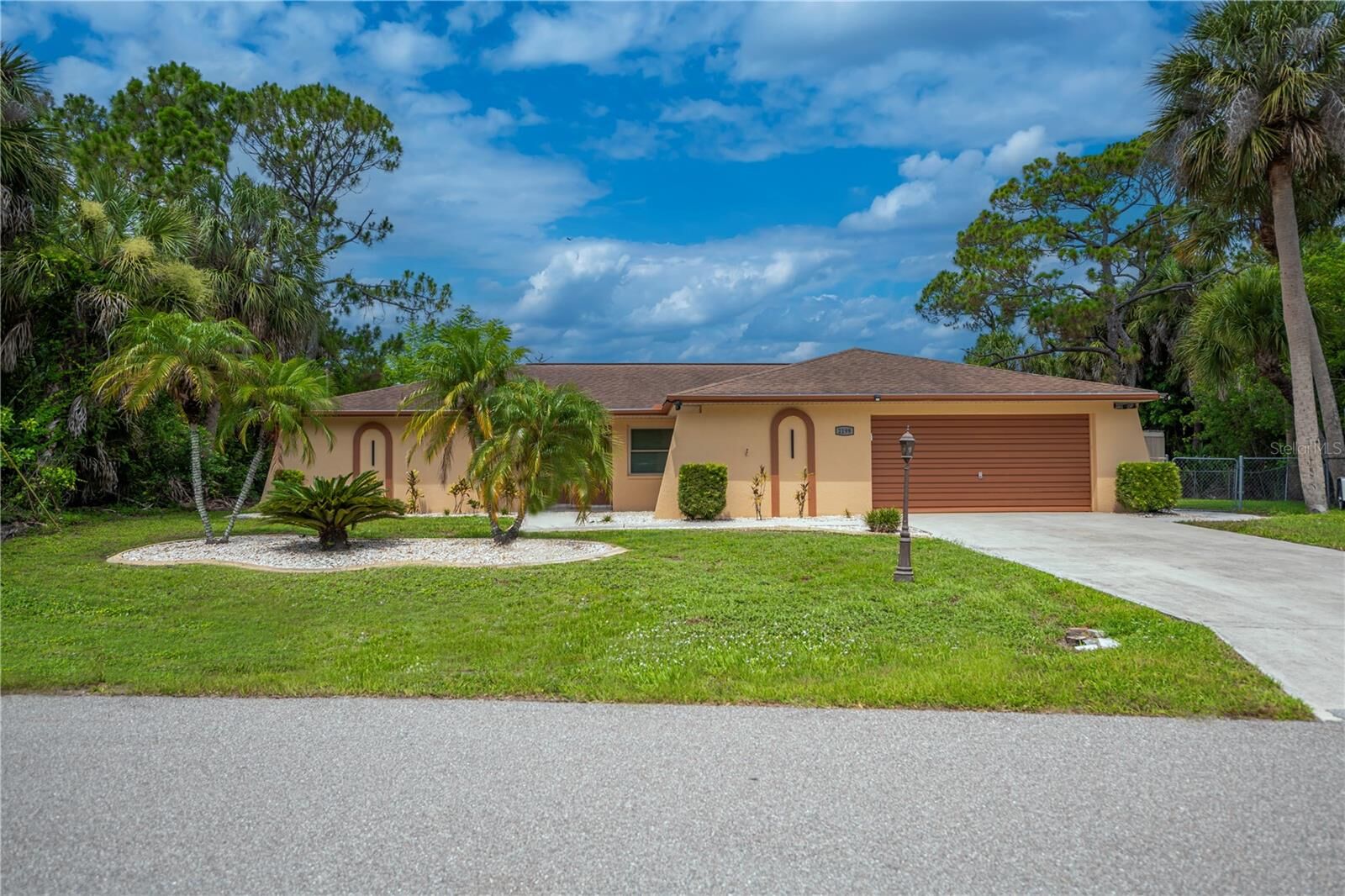Property Photo:  2199 Bendway Drive  FL 33948 