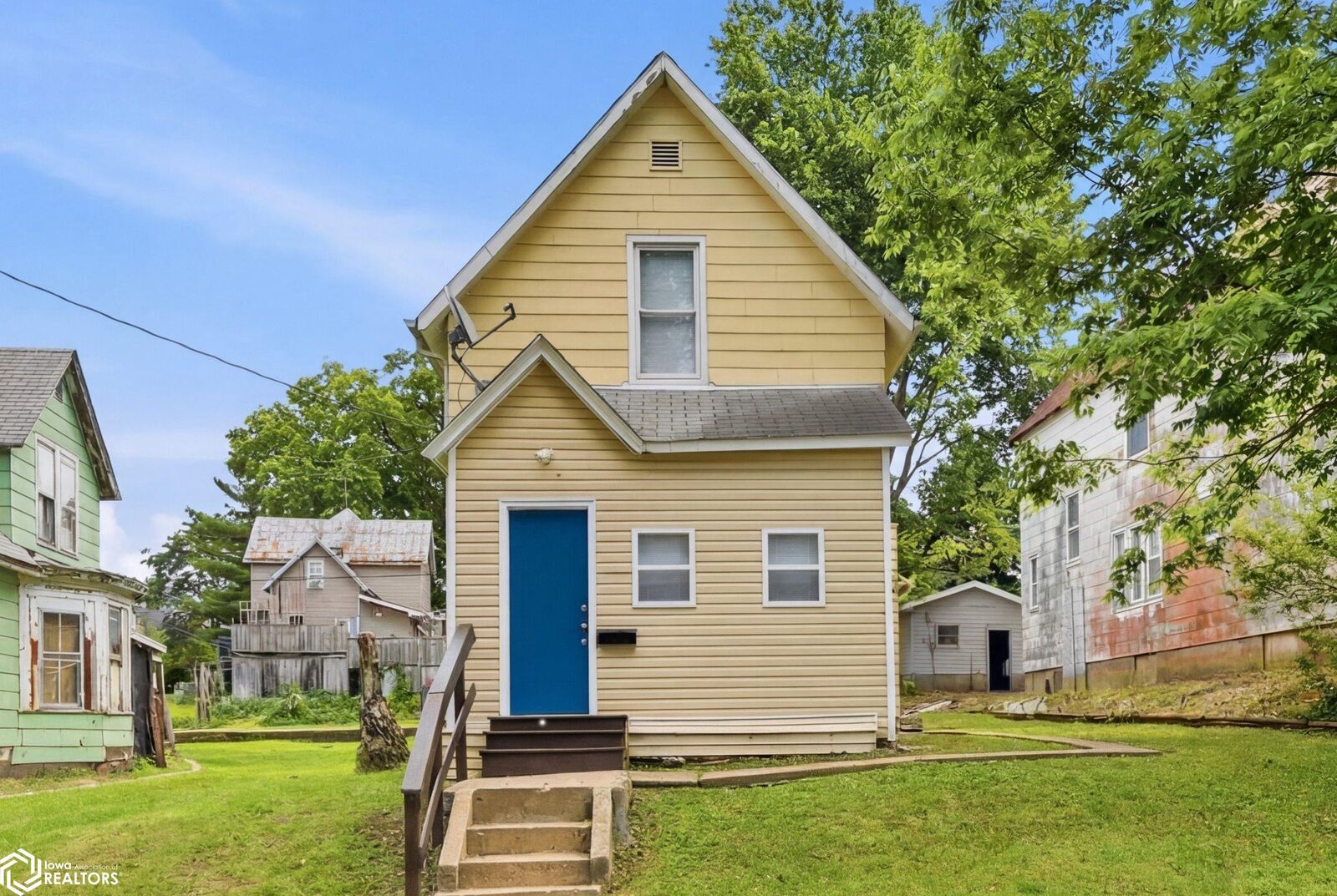 Property Photo: 402 May Avenue IA 52601