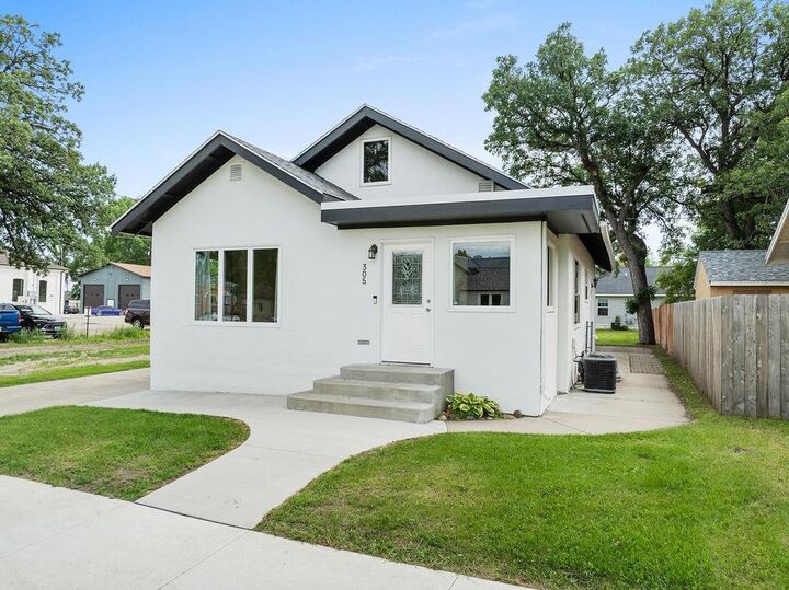 Property Photo: 305 NW 5th Ave ND 58703
