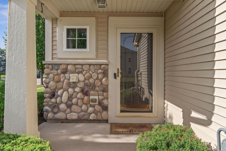 Property Photo: 1282 Newport Circle IL 60140