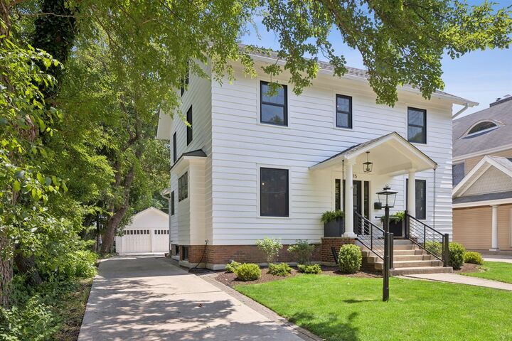 Property Photo:  115 S Spring Avenue  IL 60525 