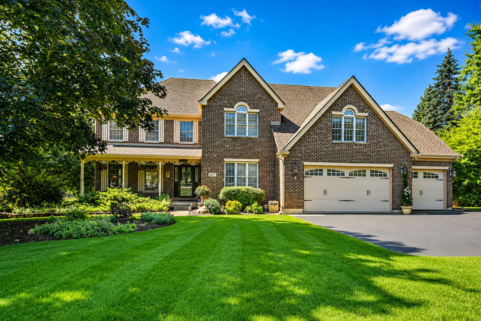 Property Photo: 2617 Crystal Way IL 60012