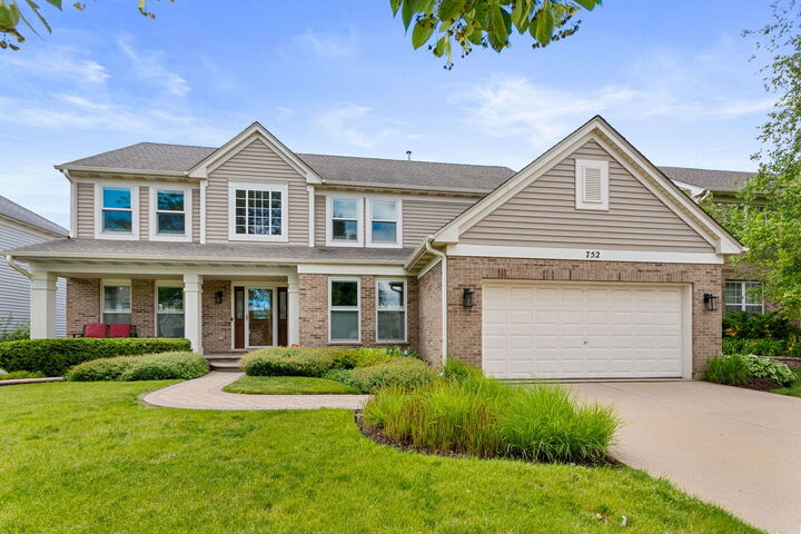 Property Photo: 752 Easton Lane IL 60007