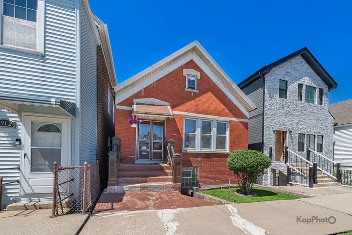 Property Photo:  2910 S Quinn Street  IL 60608 