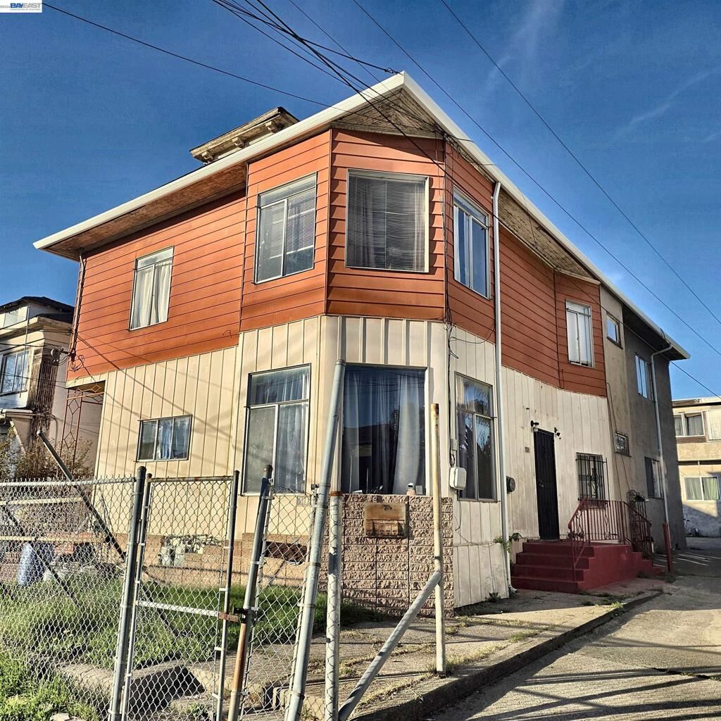 Property Photo:  708 30th St  CA 94609 