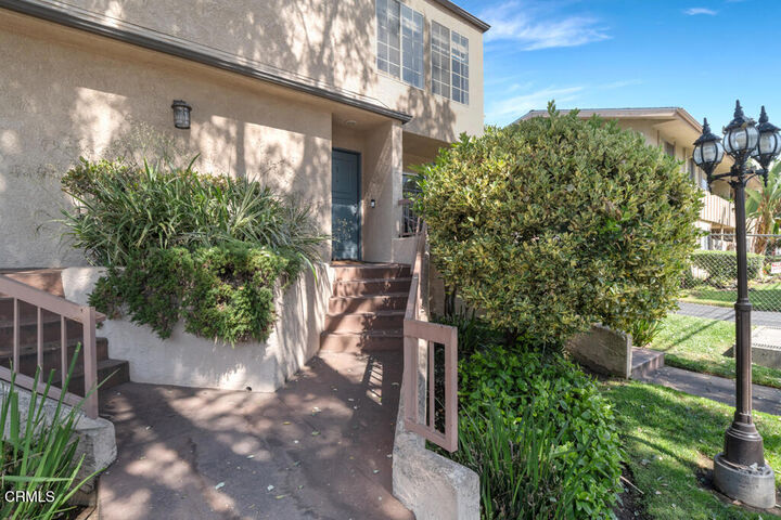 Property Photo:  77 N Michigan Avenue 1  CA 91106 
