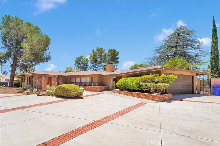 Property Photo: 19955 Chickasaw Road CA 92307