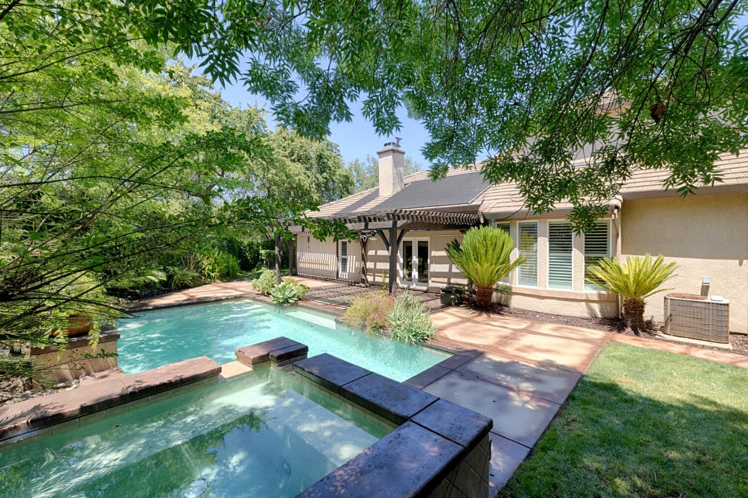 Property Photo: 100 Paizano Court CA 95661