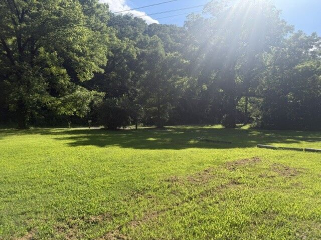 Property Photo: 1040 Chestnut Rd TN 37015