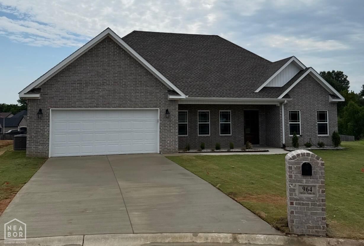 Property Photo: 964 Cypress Pointe Cove AR 72405
