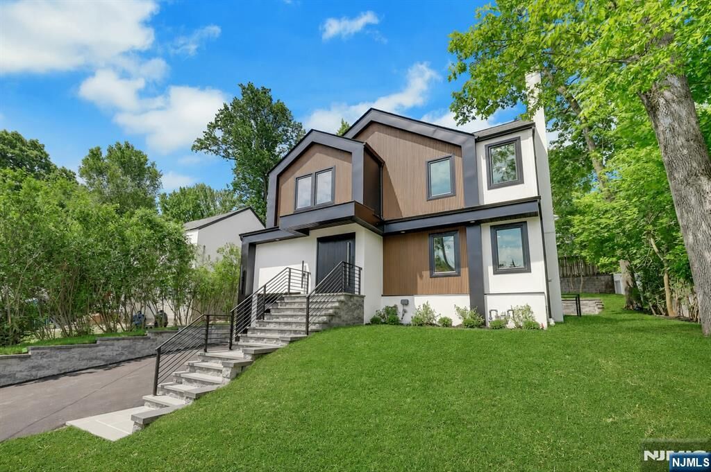 Property Photo:  279 Jefferson Avenue  NJ 07626 