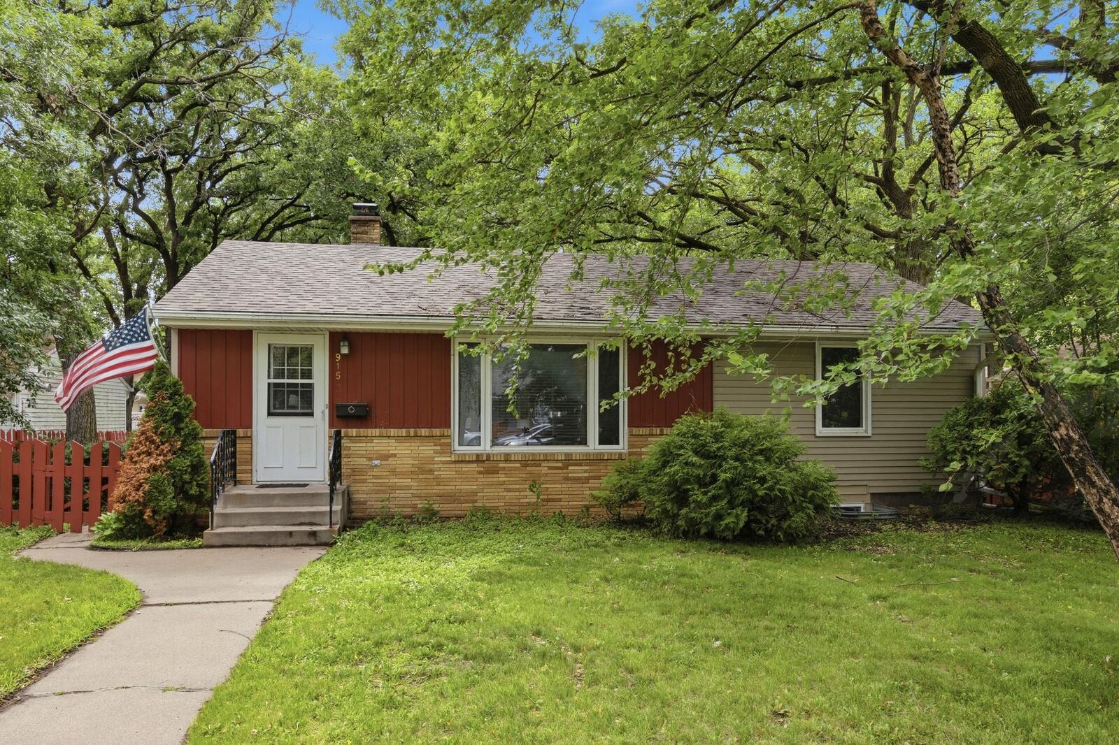 Property Photo: 915 River Avenue S MN 56379