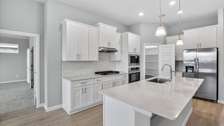 Property Photo: 3329 Seaside Street TX 76065