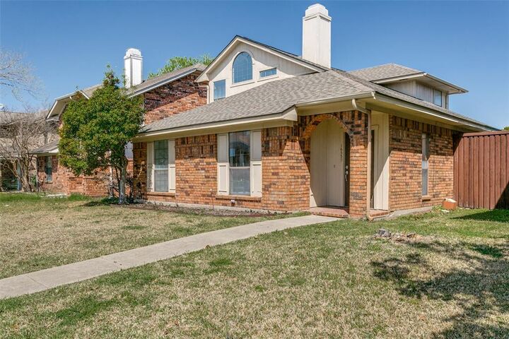 Property Photo: 1633 San Francisco Street TX 75007