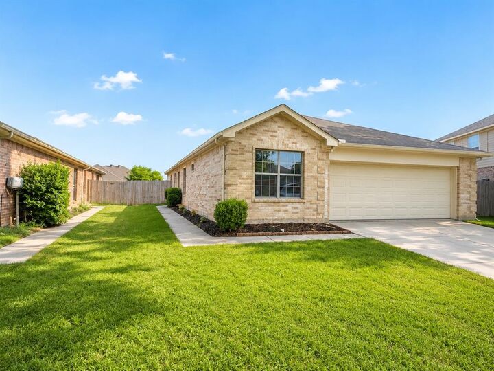 Property Photo:  1249 Cottonwood Drive  TX 76036 